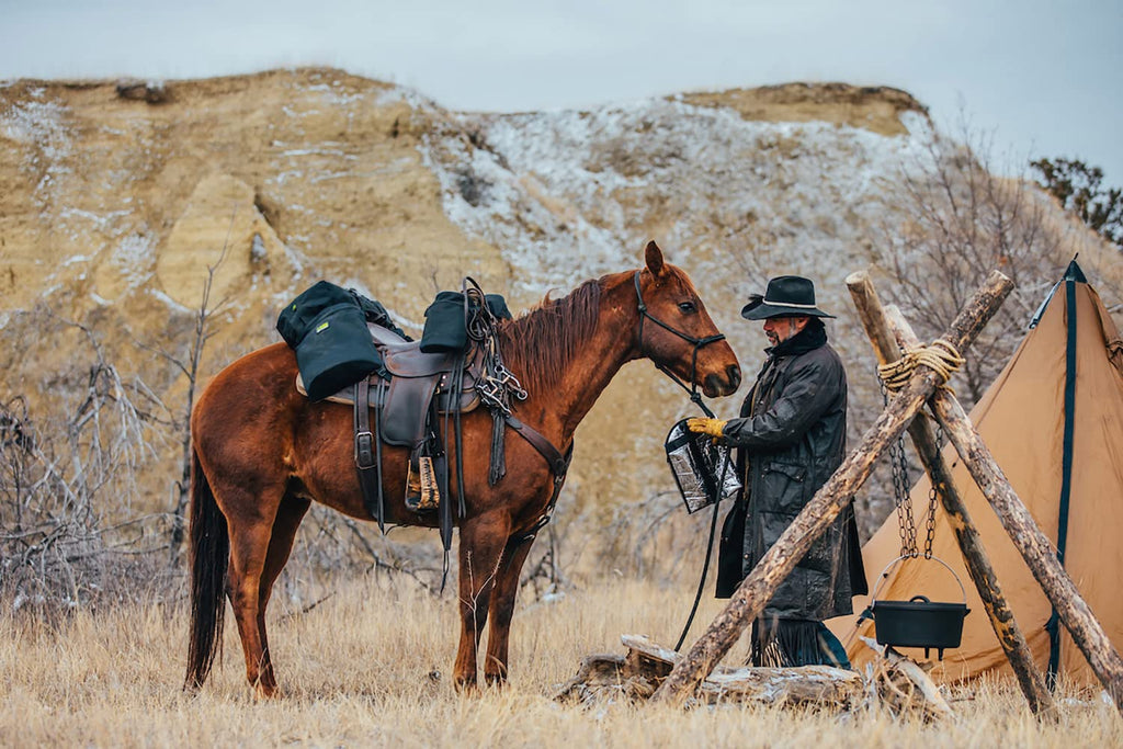 Horse Saddlebags with Insulated Storage Z78175