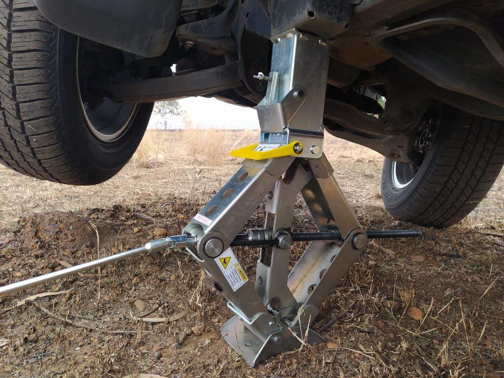Heavy Duty Scissor Jack 2 Ton Capacity 12" Usable Lift O370684