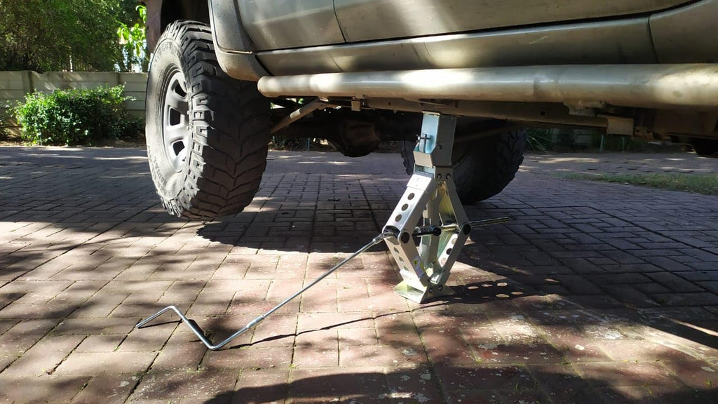 Heavy Duty Scissor Jack 2 Ton Capacity 12" Usable Lift O370684